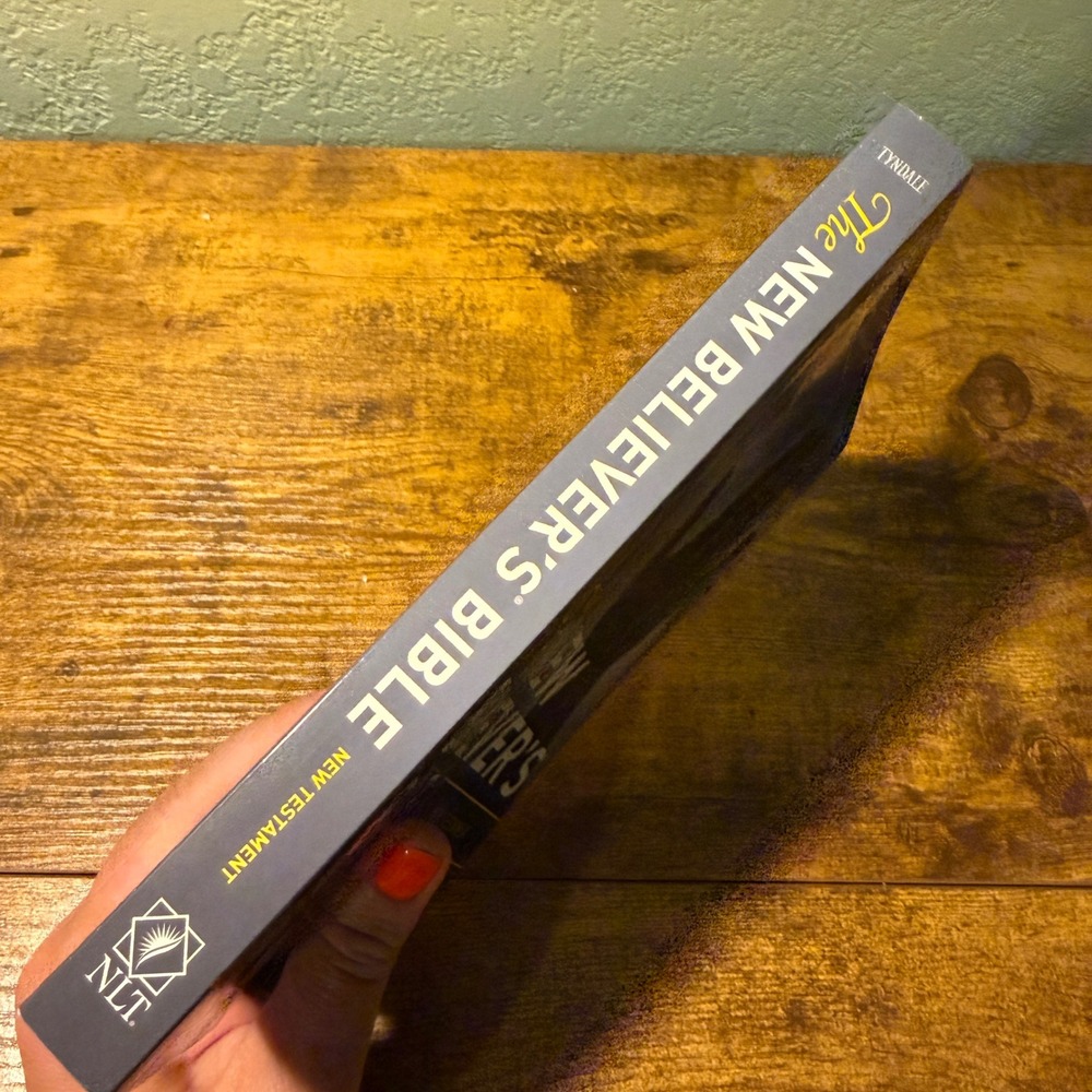 New Believer's Bible New Testament NLT Greg Laurie Second Edition Softcover - Picture 2 of 6